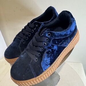 Pink Label Women’s platform Blue Sneakers size 7 new